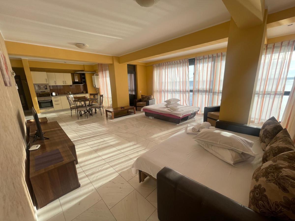 Sophia Lake View Suite 마마이아 외부 사진