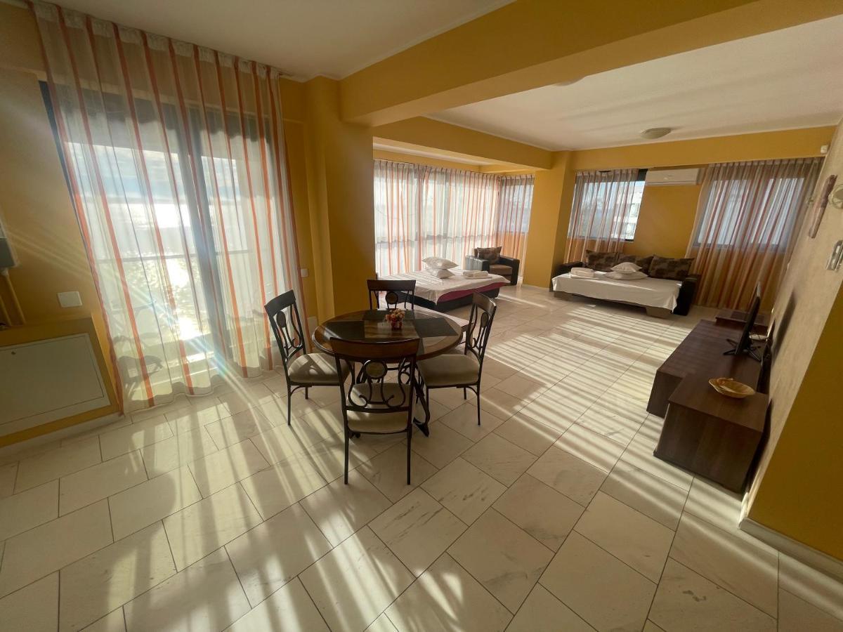 Sophia Lake View Suite 마마이아 외부 사진