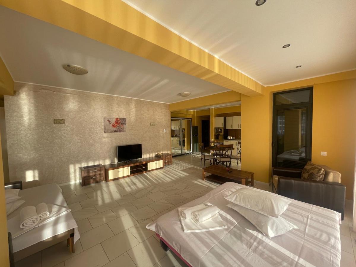 Sophia Lake View Suite 마마이아 외부 사진