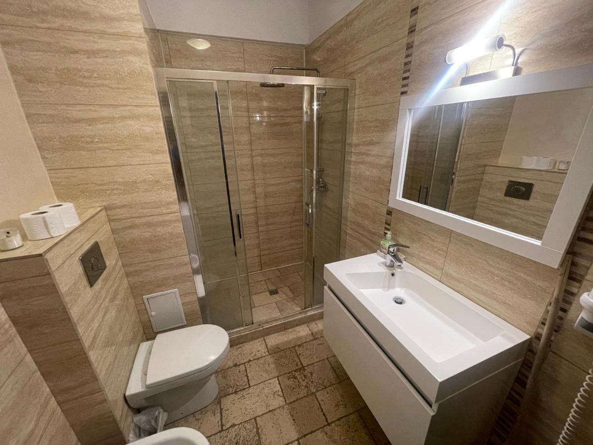Sophia Lake View Suite 마마이아 외부 사진