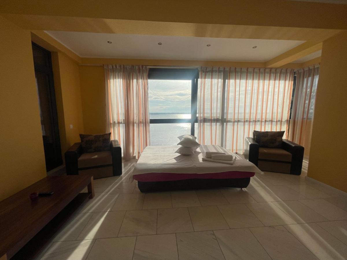 Sophia Lake View Suite 마마이아 외부 사진