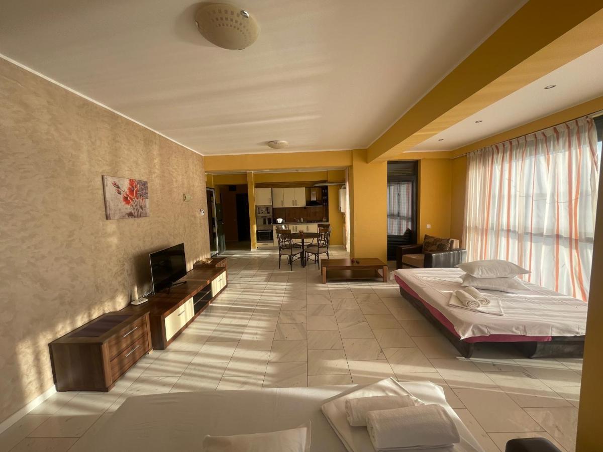Sophia Lake View Suite 마마이아 외부 사진