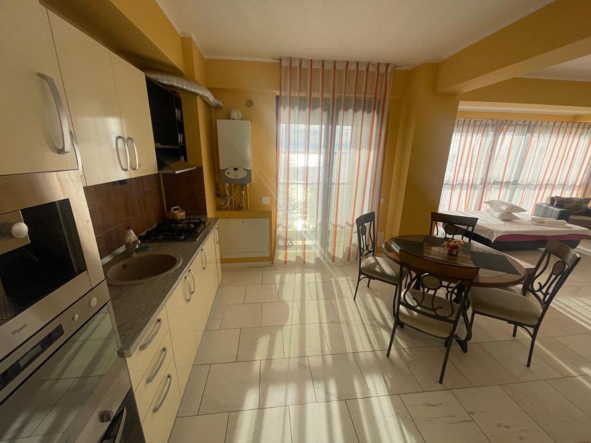 Sophia Lake View Suite 마마이아 외부 사진